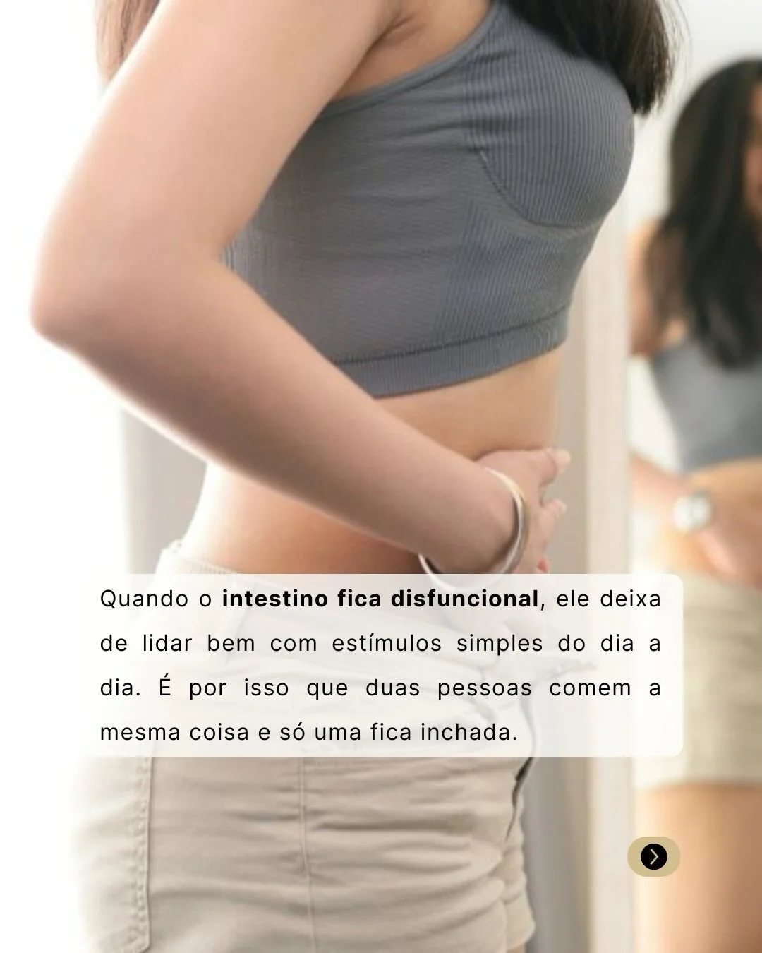 Mulher segurando barriga — intestino disfuncional causa inchaço mesmo comendo igual a outras pessoas